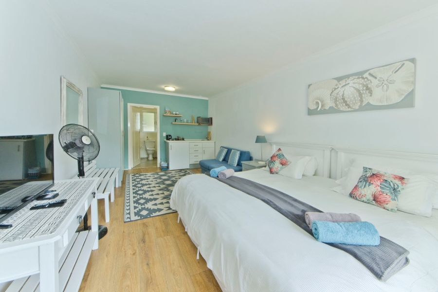 9 Bedroom Property for Sale in Leisure Isle Western Cape